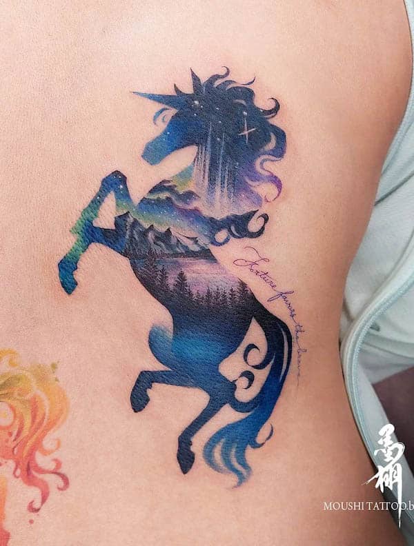 Tatuaje de silueta de unicornio caprichoso por @wowwow019