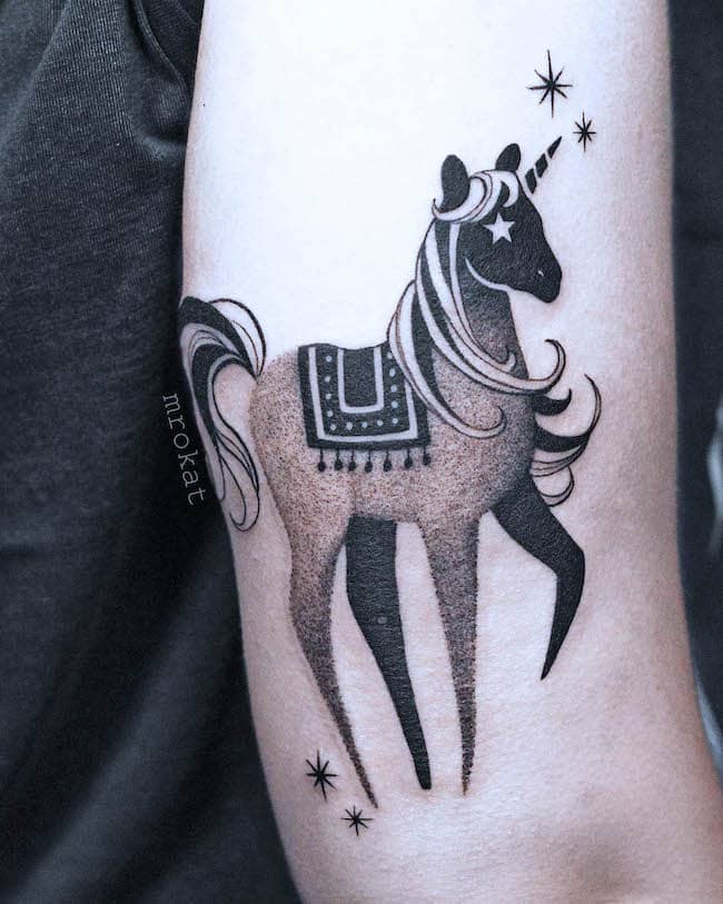 Blackwork unicorn - Tatuaje de unicornio mágico por @mrokat