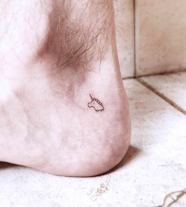 Un pequeño tatuaje en el tobillo que nadie descubrirá - Tatuaje de unicornio mágico por @odel