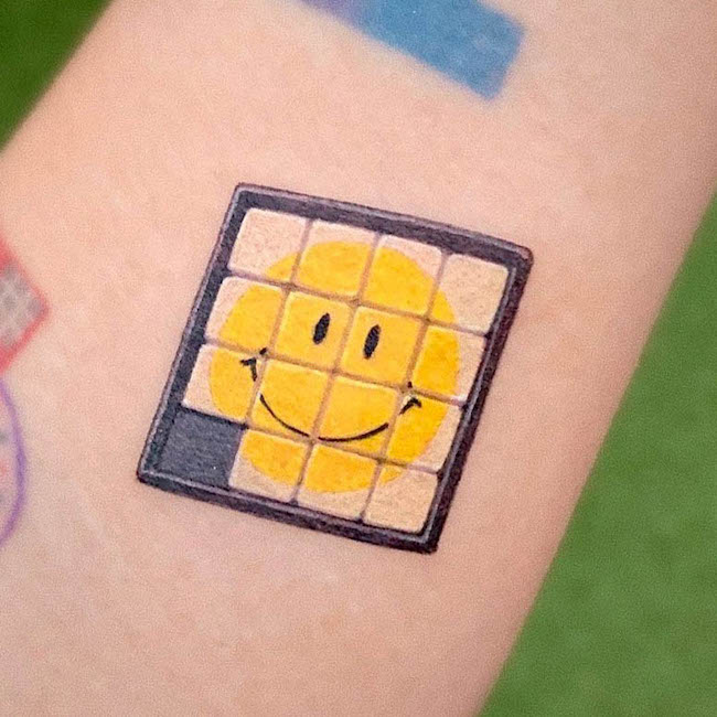 Sigue sonriendo por @0chicken.tattoo - Tatuajes de positividad que te harán sonreír