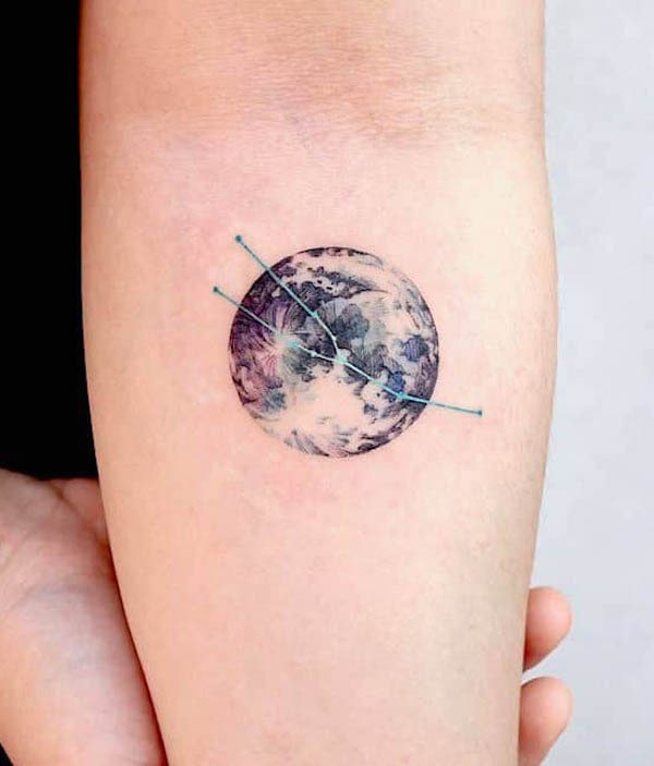 Full moon and Taurus constellation by @tattooist_sigak