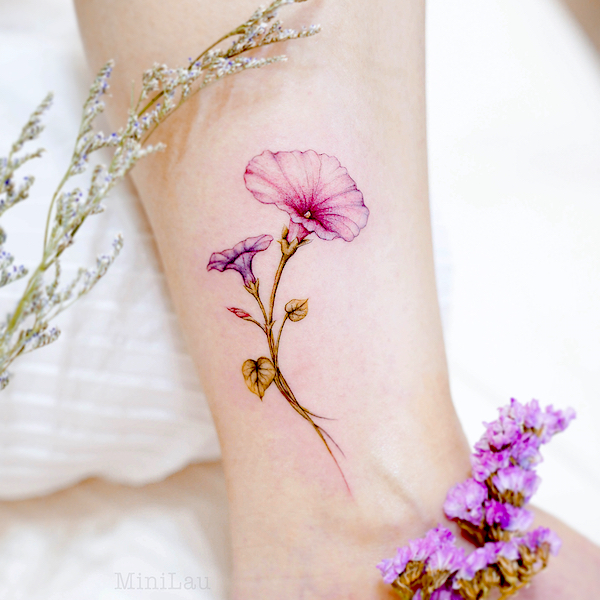 Tatuaje de flor de nacimiento de Virgo: Morning Glory de @mini_tattooer: ideas de tatuajes únicos para mujeres Virgo