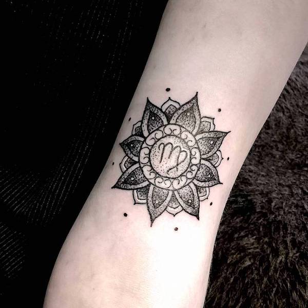 Un tatuaje de brazo de mandala de Virgo por @charlotteannharris