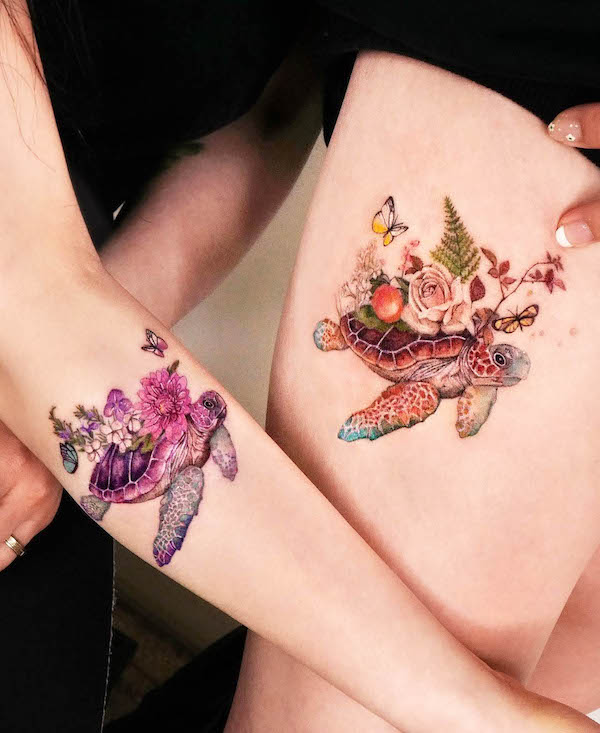 Impresionantes tatuajes de tortugas para parejas por @song.e_tattoo