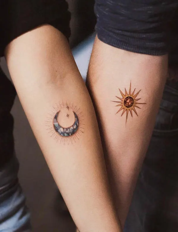 Tatuajes de sol y luna en colores combinados por @olgacaca