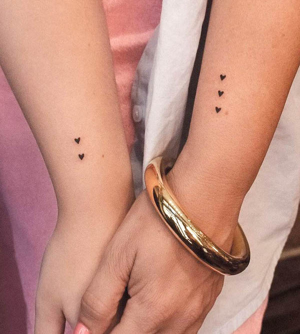 Small hearts mother daughter tattoos by @tavi_tattoo