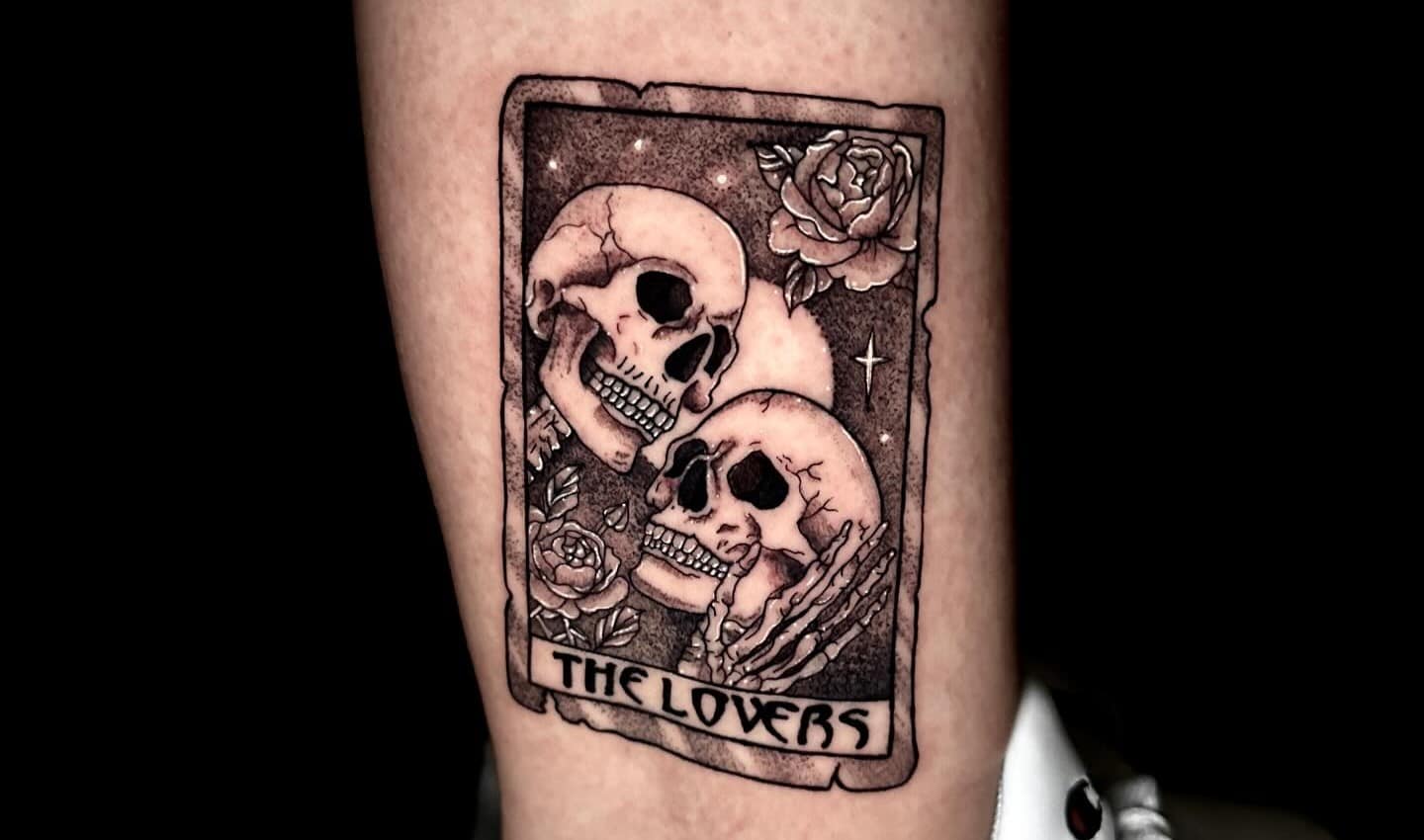 skeleton lovers tattoo on leg